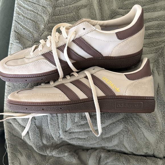 Adidas spezial tennis shoes - Picture 2 of 4